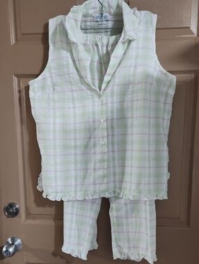 Time Out Light Green & Pink Pajama Set - Sleeveless Button Top & Capris Sz LG